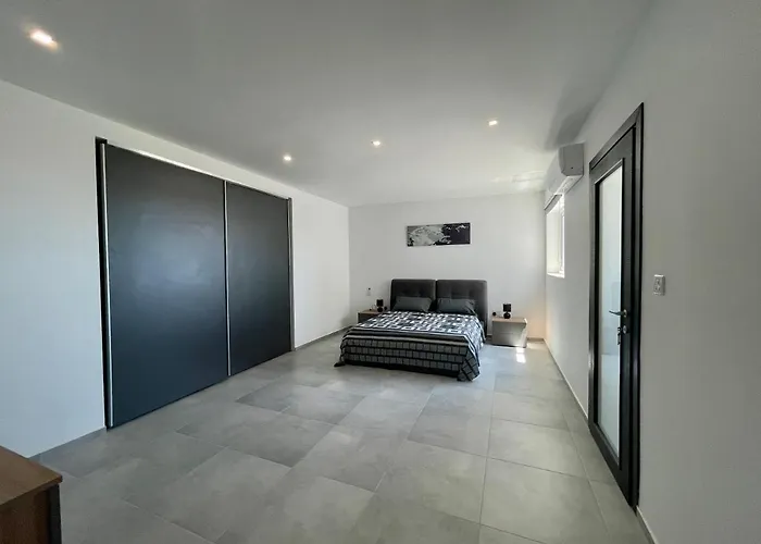 190 Sqm Apartment In Swieqi With Views And Free High Speed Wifi