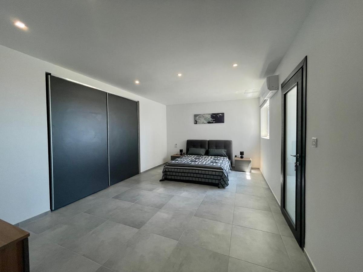 190 Sqm In Swieqi With Views And Free High Speed Wifi Apartment *