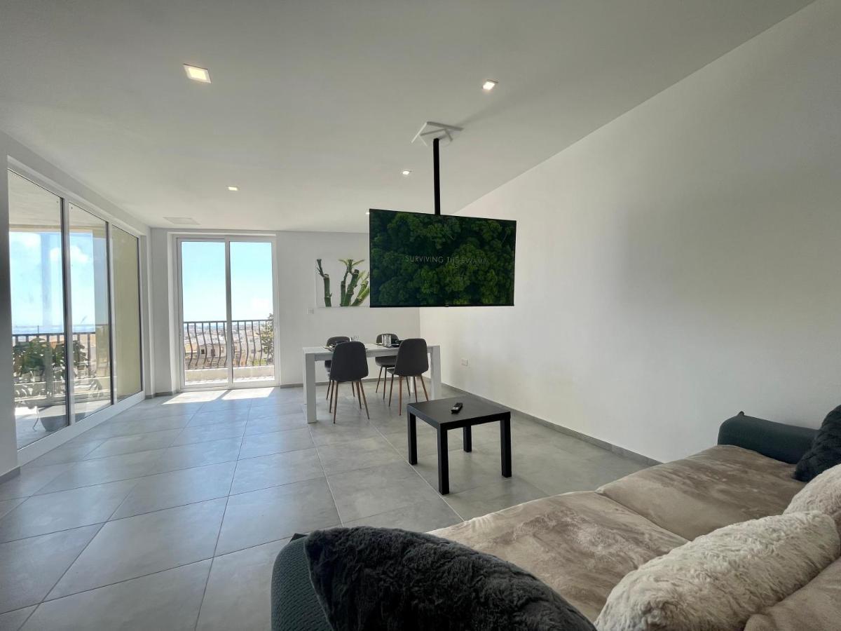 Apartment 190 Sqm In Swieqi With Views And Free High Speed Wifi Is-Swieqi