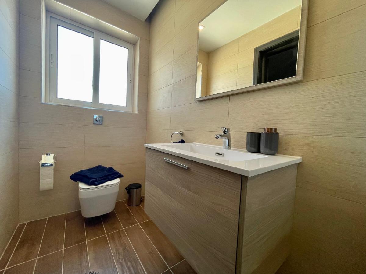 190 Sqm In Swieqi With Views And Free High Speed Wifi * Is-Swieqi