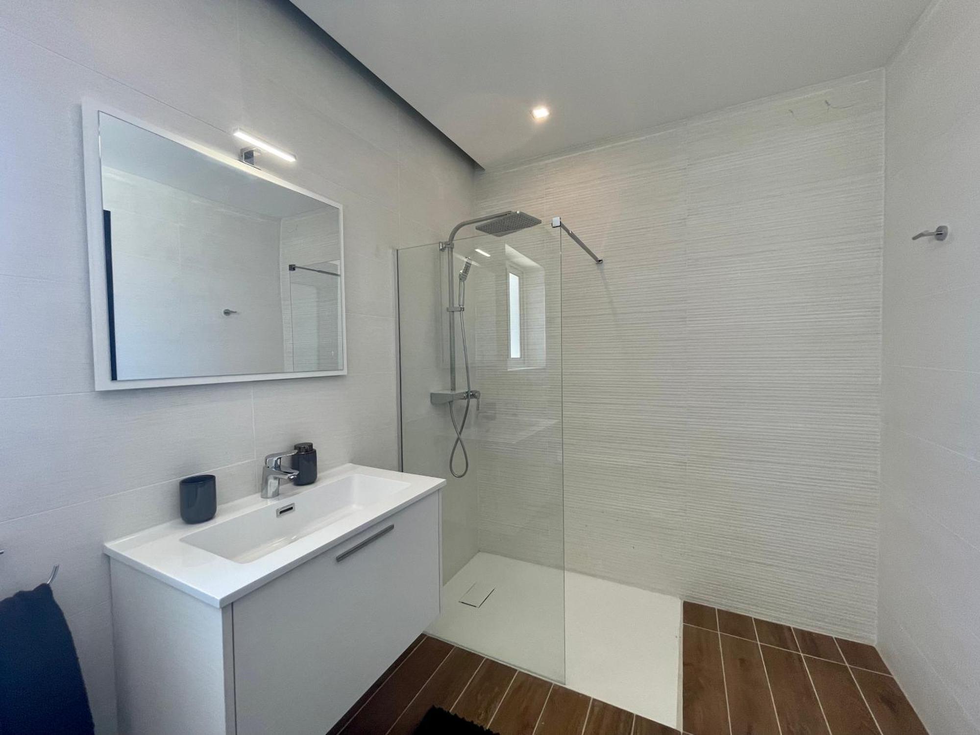 190 Sqm In Swieqi With Views And Free High Speed Wifi * Is-Swieqi