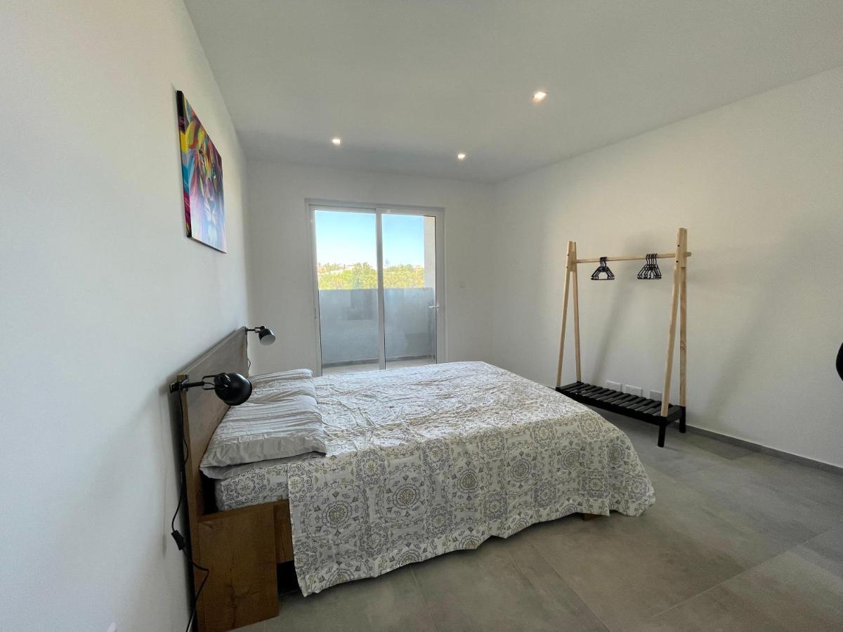 190 Sqm In Swieqi With Views And Free High Speed Wifi Is-Swieqi